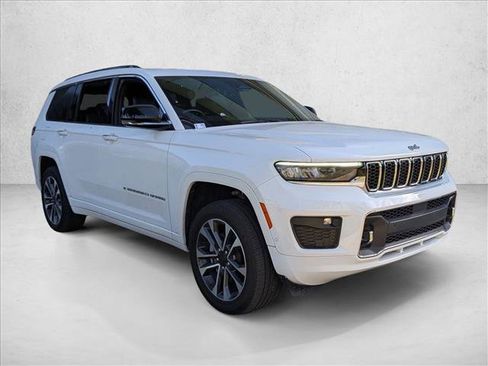 Used 2021 Jeep Grand Cherokee L Overland w/ Luxury Tech Group IV AWD/4WD image 3