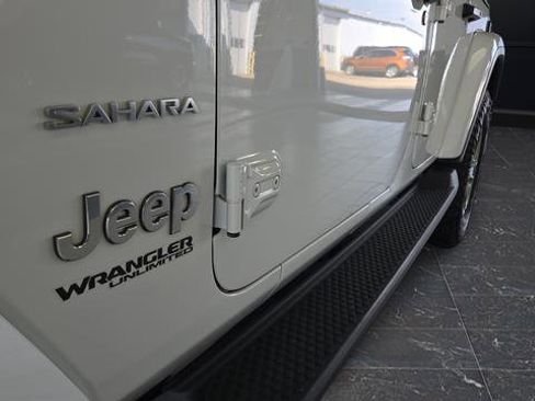 Used 2020 Jeep Wrangler Unlimited Sahara AWD/4WD image 37