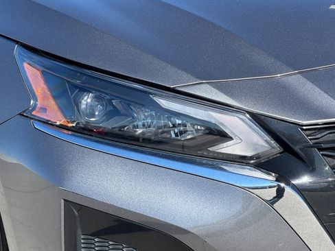 Used 2024 Nissan Altima 2.5 SV image 9