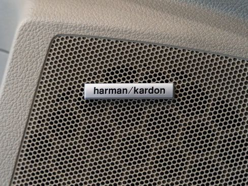 Used 2010 Subaru Outback 3.6R Limited image 15