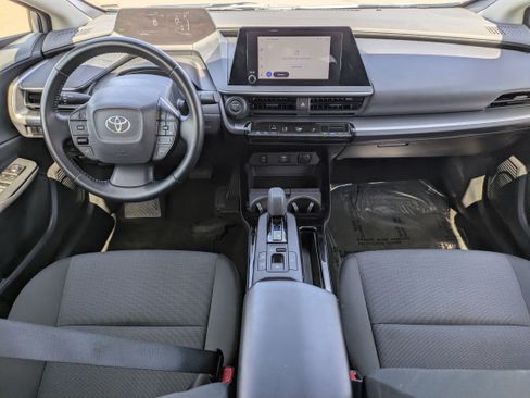 Used 2025 Toyota Prius LE FWD image 14