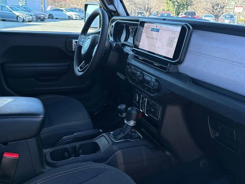 Used 2024 Jeep Wrangler Unlimited w/ Convenience Group image 12