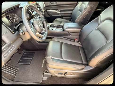 Used 2025 Nissan Pathfinder SL FWD image 22