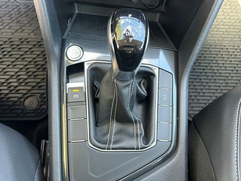 Used 2022 Volkswagen Tiguan SE FWD image 37