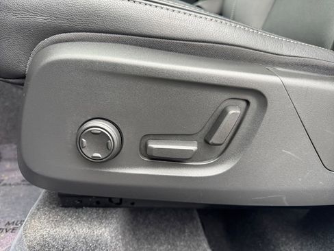 Certified 2025 Volvo XC40 B5 Core AWD/4WD image 12
