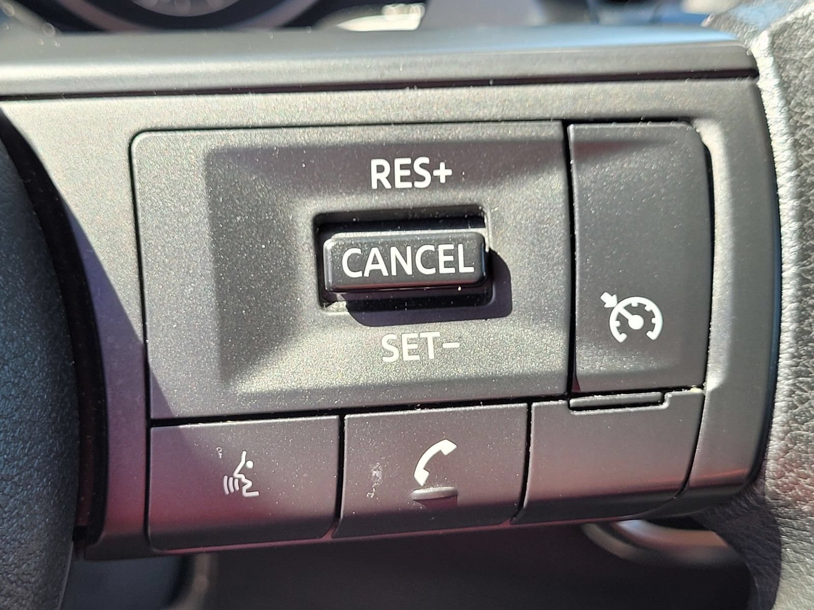 Used 2024 Nissan Rogue S AWD/4WD image 26