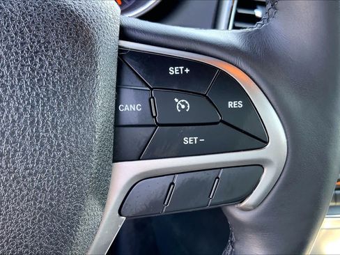 Used 2018 Jeep Grand Cherokee Limited AWD/4WD image 25