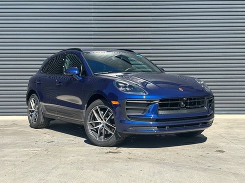 Certified 2025 Porsche Macan image 9