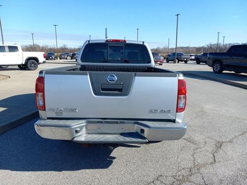Used 2008 Nissan Frontier SE w/ Tow Hitch Pkg image 9