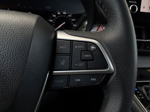 Used 2025 Toyota Sienna XLE FWD image 41