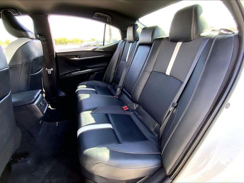 Used 2025 Toyota Camry SE FWD image 20