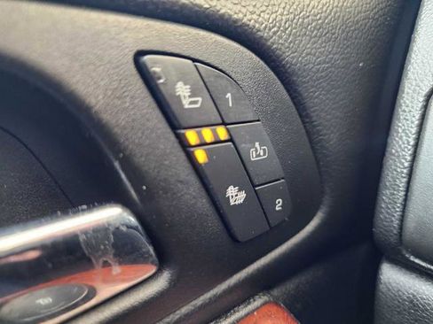 Used 2014 Chevrolet Suburban LT RWD image 25