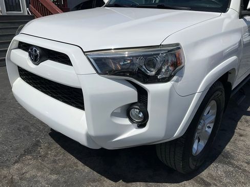 Used 2018 Toyota 4Runner SR5 RWD image 98