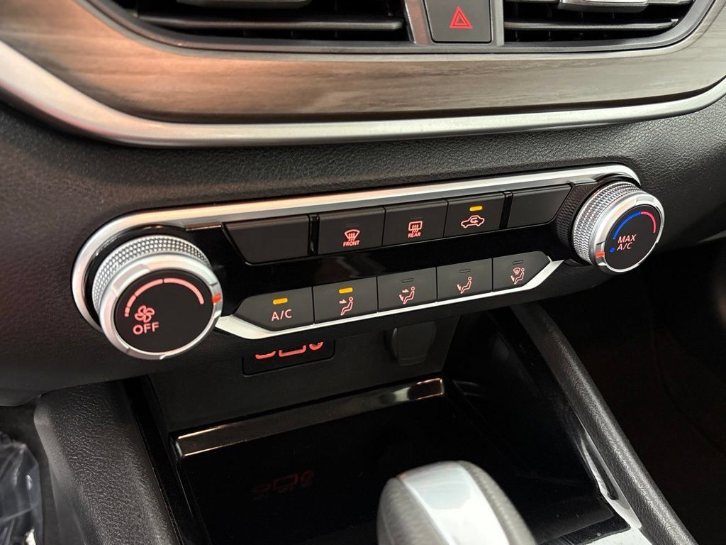 Used 2024 Nissan Altima 2.5 SV FWD image 41