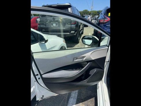 Used 2021 Toyota Corolla LE image 9