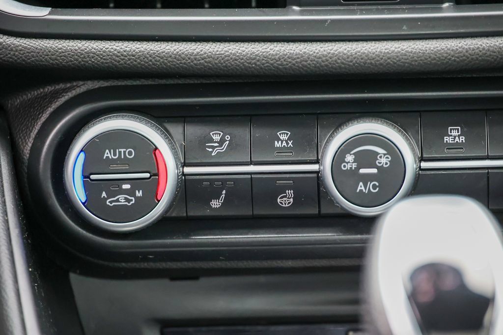 Used 2024 Alfa Romeo Giulia Ti AWD/4WD image 14
