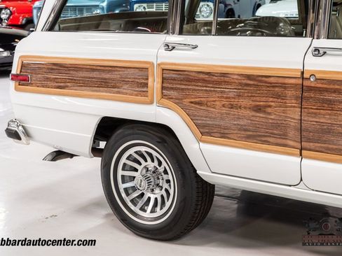 Used 1991 Jeep Grand Wagoneer 4dr Wagon 4WD image 38