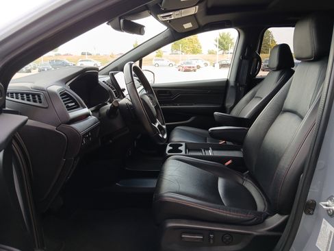 Used 2023 Honda Odyssey Sport image 7