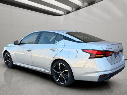 Used 2023 Nissan Altima 2.5 SR image 3