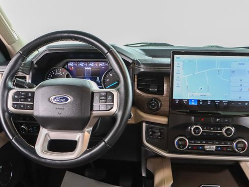 Used 2022 Ford Expedition Limited image 18