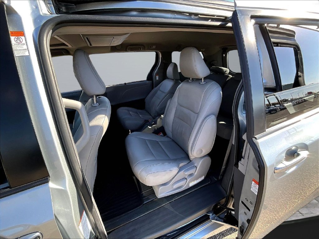 Used 2019 Toyota Sienna XLE Premium w/ Carpet Mat Package AWD/4WD image 24