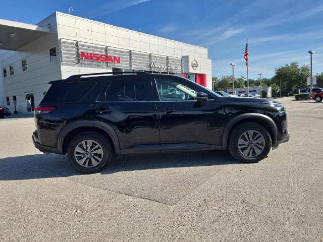 Certified 2024 Nissan Pathfinder SV FWD image 9