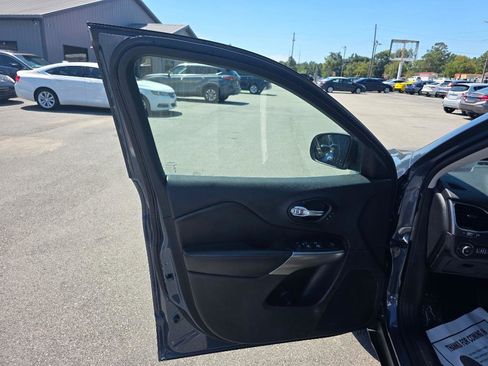 Used 2020 Jeep Cherokee Limited image 6