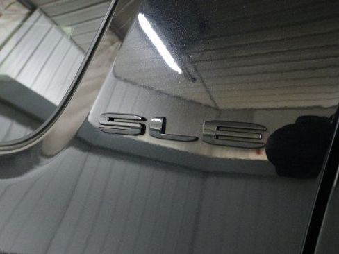 Used 2021 GMC Acadia SLE w/ Driver Convenience Package FWD image 25