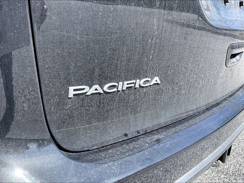 Used 2021 Chrysler Pacifica Pinnacle image 7
