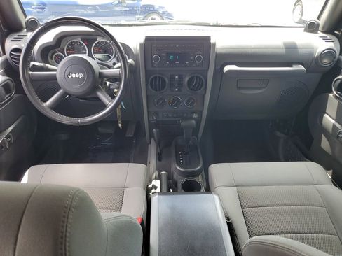 Used 2009 Jeep Wrangler Unlimited Rubicon w/ Dual Top Group AWD/4WD image 17