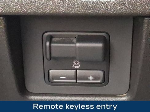 Used 2025 Chevrolet Colorado Trail Boss AWD/4WD image 9
