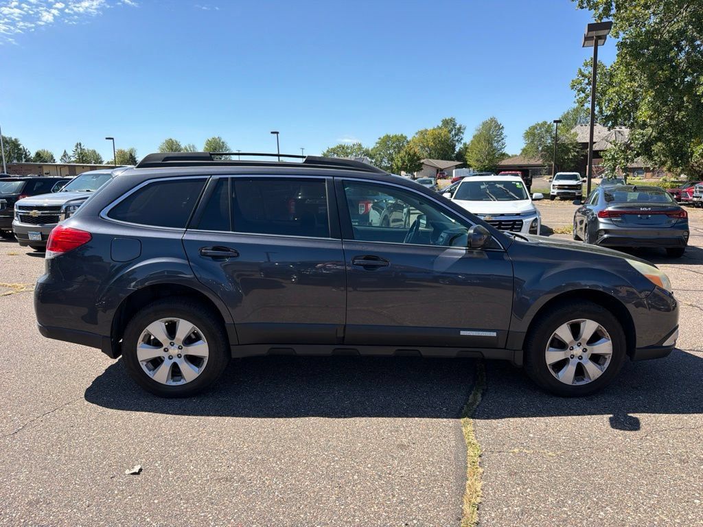 Used 2011 Subaru Outback 2.5i Limited w/ PWR Moonroof Pkg AWD/4WD image 4