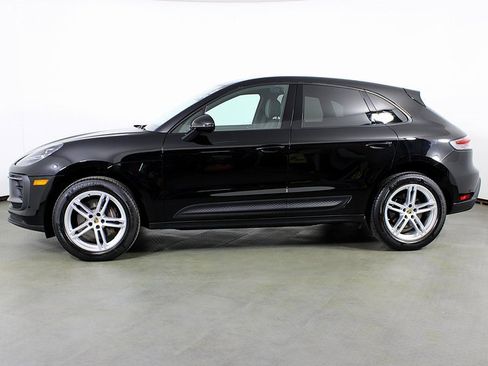 Certified 2023 Porsche Macan image 3