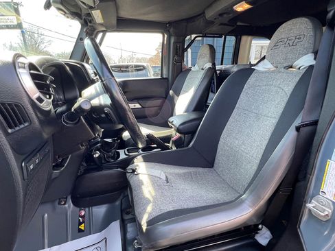 Used 2015 Jeep Wrangler Unlimited Rubicon w/ Dual Top Group AWD/4WD image 12