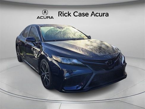 Used 2021 Toyota Camry SE image 4