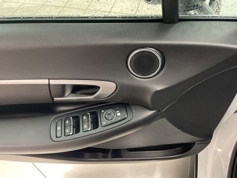 Used 2025 Hyundai Sonata SE FWD image 19