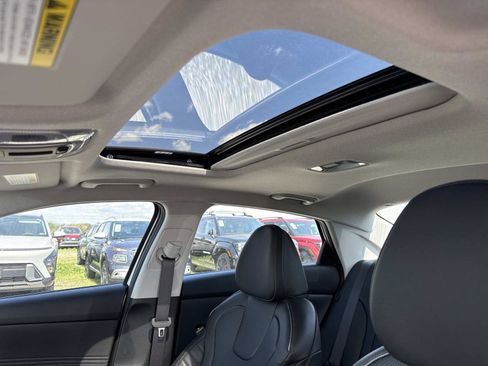 New 2026 Hyundai Elantra Limited FWD image 3