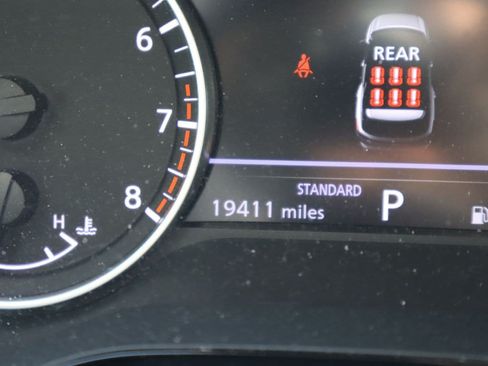 Used 2024 Nissan Pathfinder SV FWD image 11