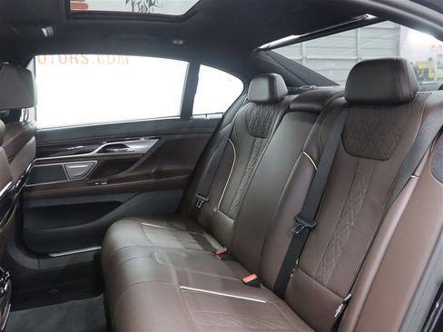 Used 2017 BMW 750i xDrive AWD/4WD image 17