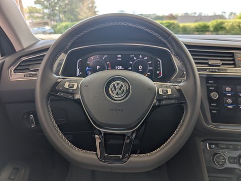 Used 2021 Volkswagen Tiguan SEL image 25