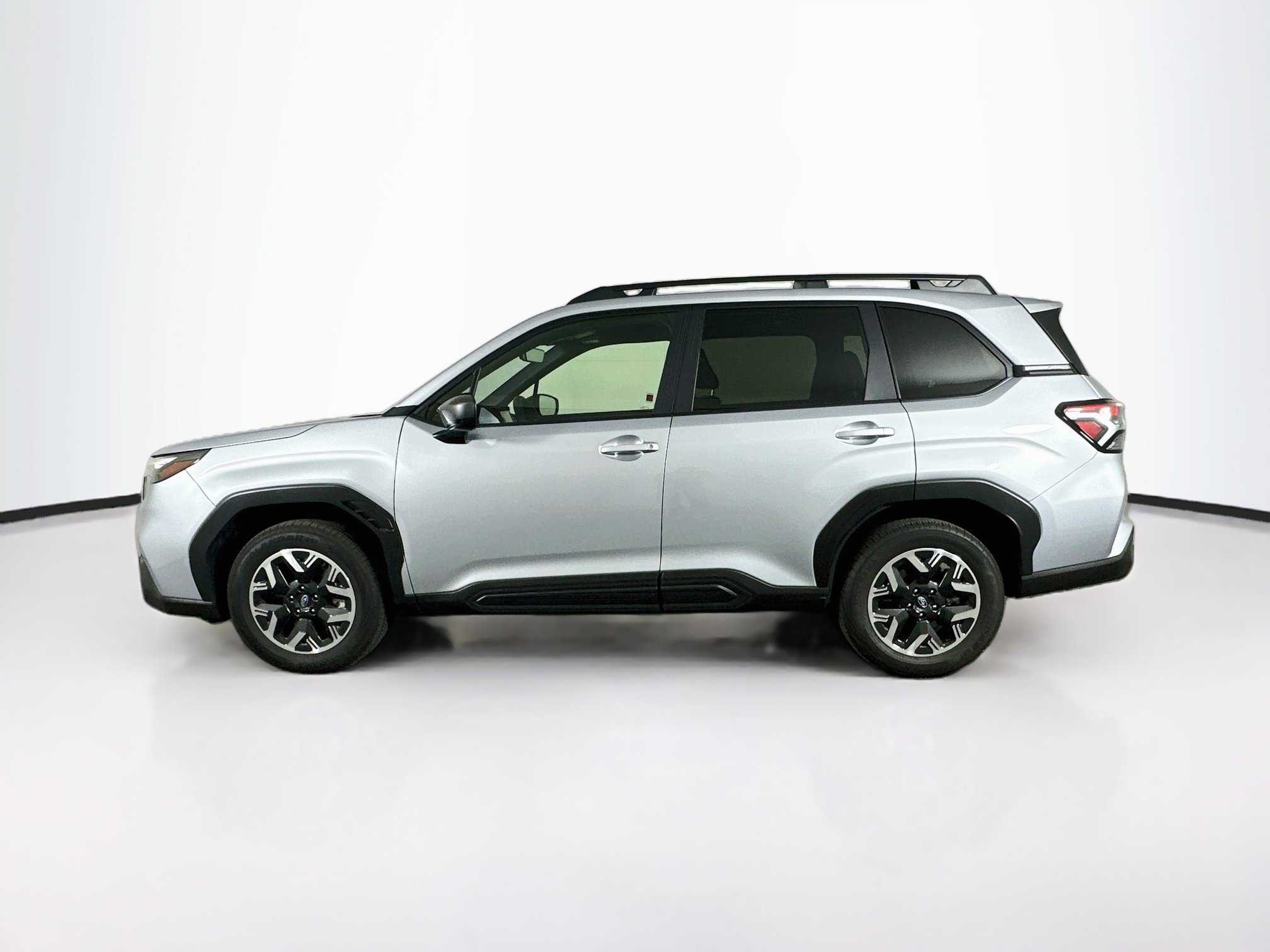 Used 2025 Subaru Forester Premium w/ Convenience Package #1 AWD/4WD image 4