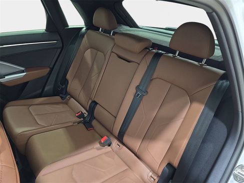 Certified 2025 Audi Q3 2.0T Premium Plus w/ Premium Plus Package image 17