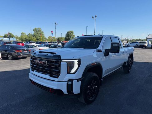 Used 2024 GMC Sierra 2500 AT4 w/ AT4 Premium Plus Package AWD/4WD image 11