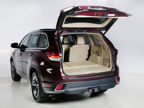 Used 2018 Toyota Highlander AWD V6 image 29