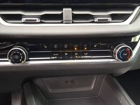 Used 2025 Chevrolet Equinox LT FWD image 11