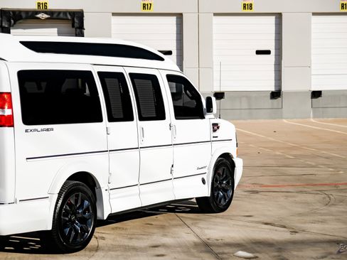 Used 2023 Chevrolet Express 2500 image 15