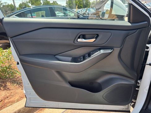 Used 2026 Nissan Rogue SL FWD image 15