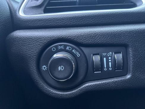 Used 2022 Chrysler Pacifica Touring-L w/ S Appearance Package image 15