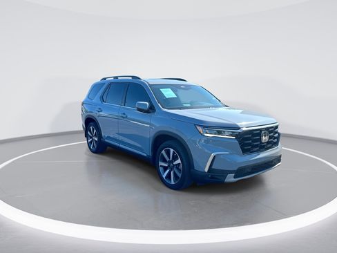 Used 2023 Honda Pilot Touring image 2