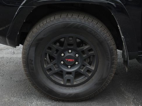 Used 2021 Toyota 4Runner Venture w/ Moonroof Package image 11